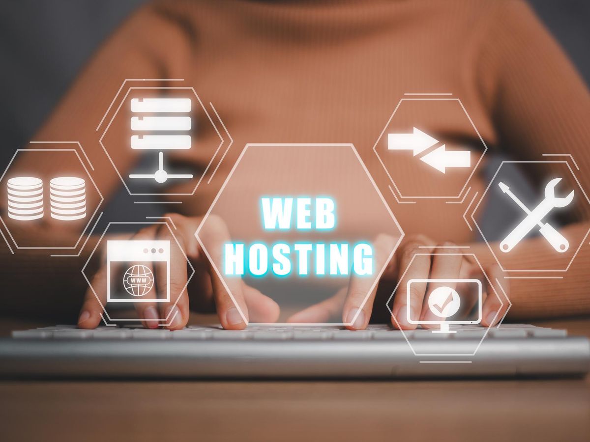 Porównanie popularnych usług hostingu dla małych firm – wybierz najlepszy hosting dla twojej strony